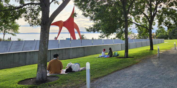 Elliott Bay’s Waterfront Parks: Seattle’s Coastal Retreats