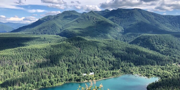 Rattlesnake Ledge: The Most Rewarding Short Hike in Washington State